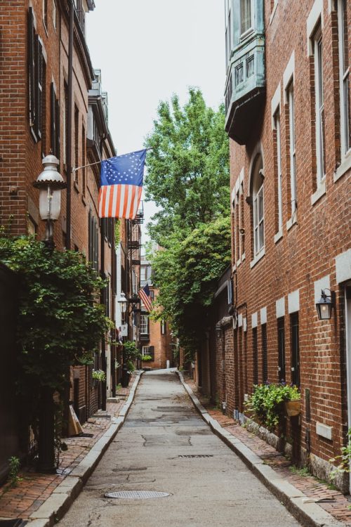 beacon hill street in boston